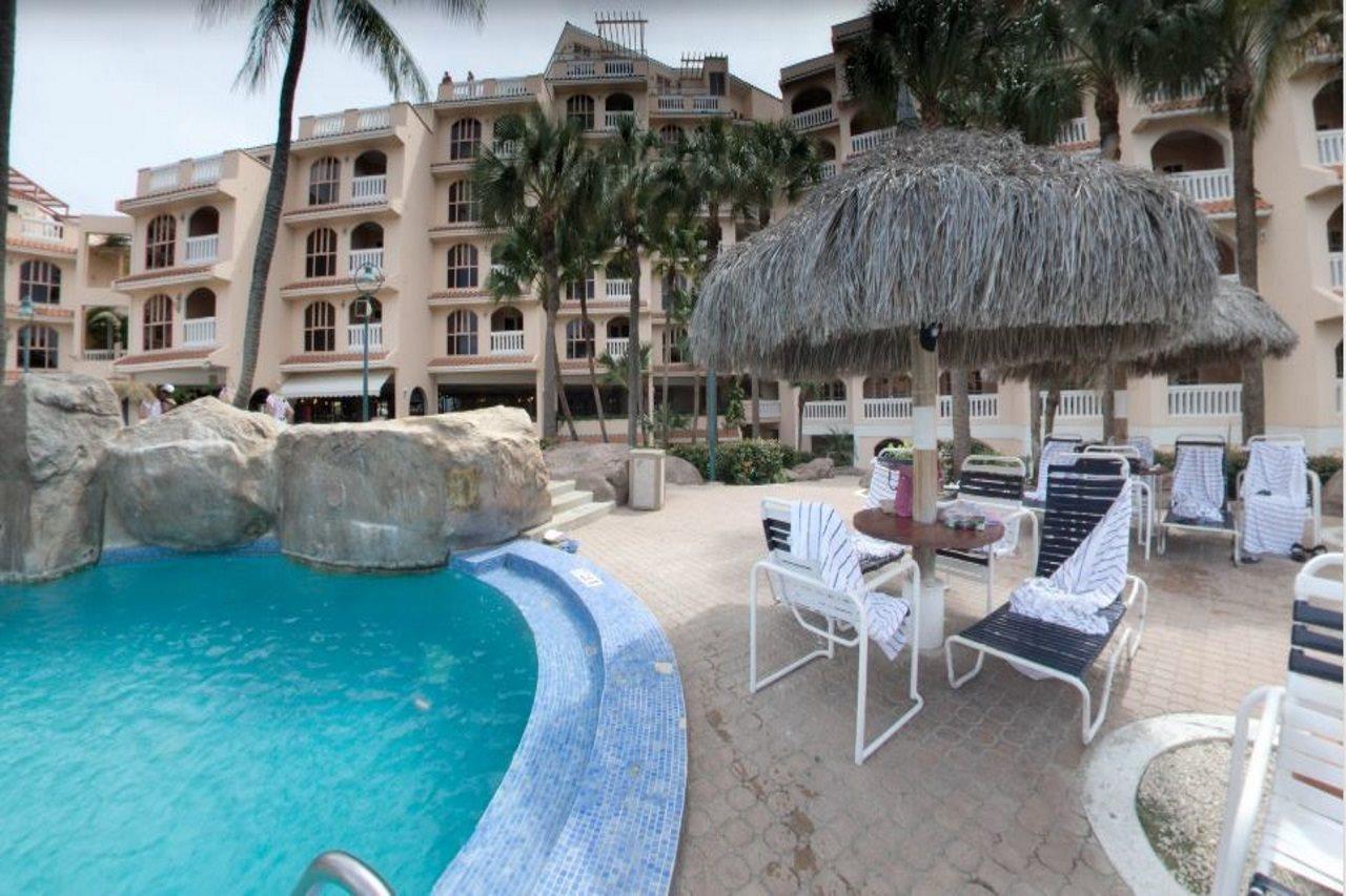 Playa Linda Beach Resort Palm Beach Exterior photo