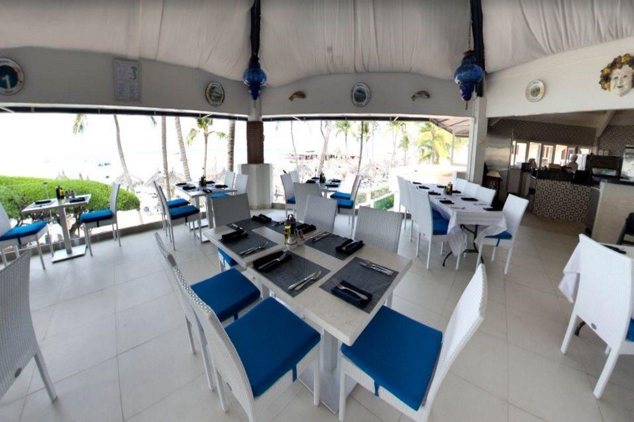 Playa Linda Beach Resort Palm Beach Exterior photo