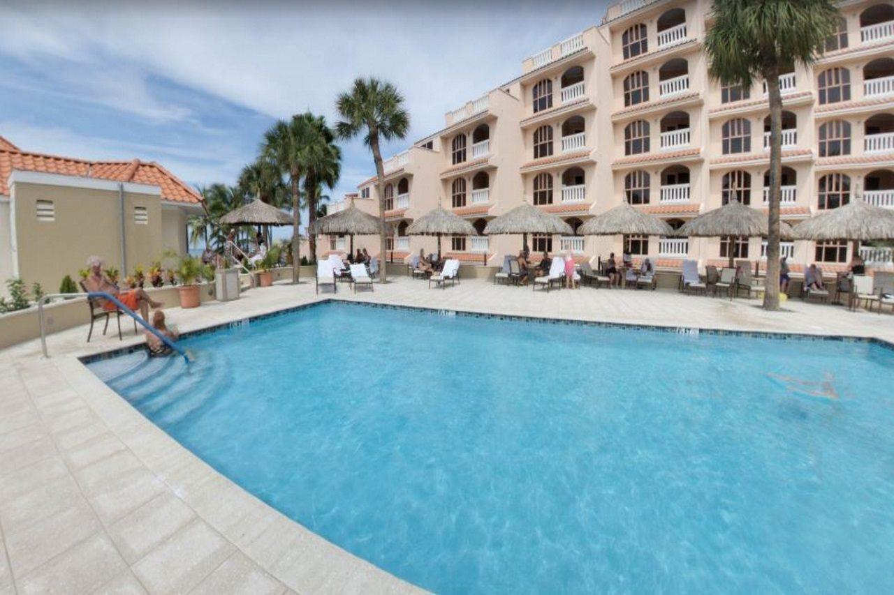 Playa Linda Beach Resort Palm Beach Exterior photo