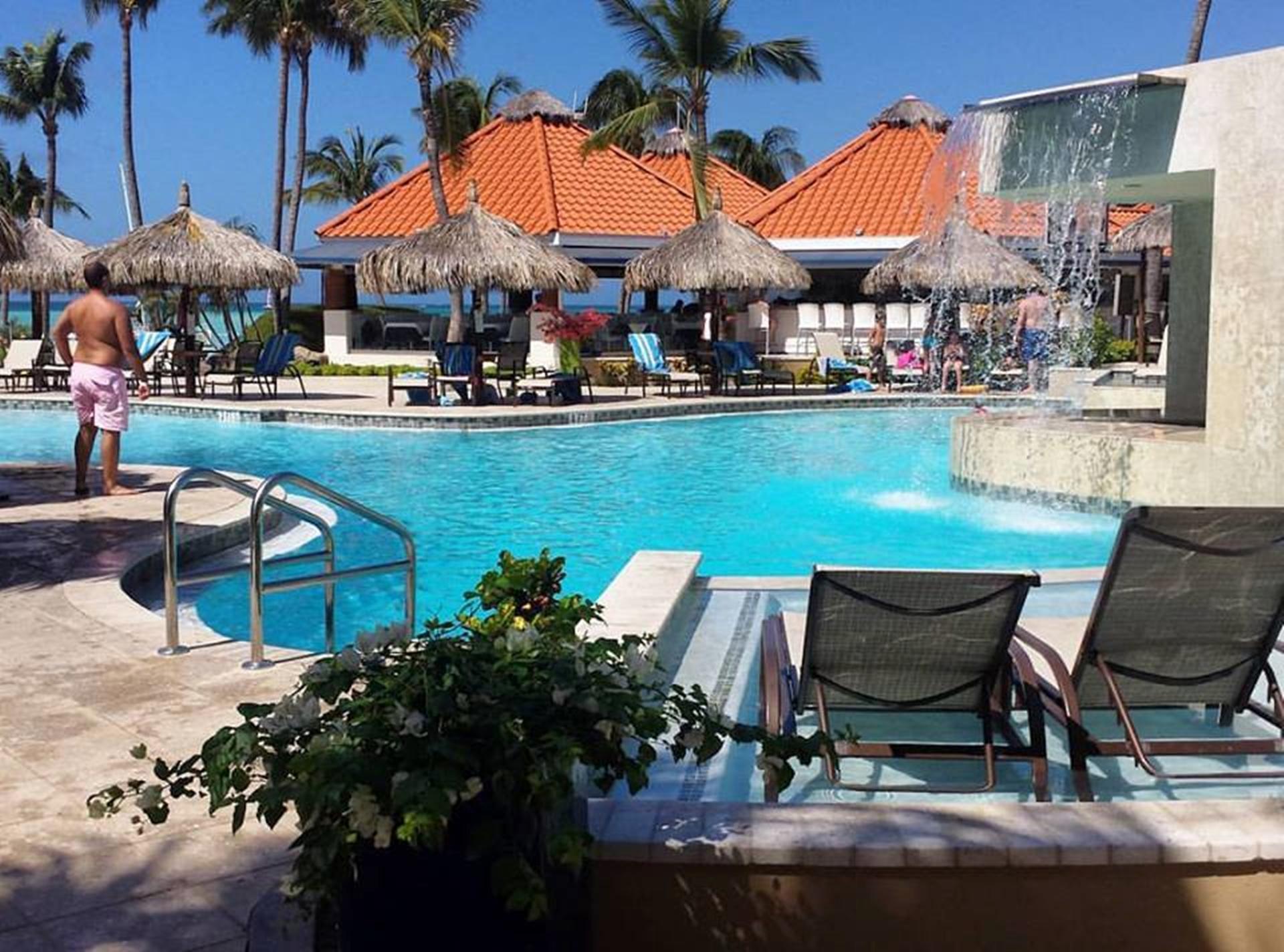 Playa Linda Beach Resort Palm Beach Exterior photo